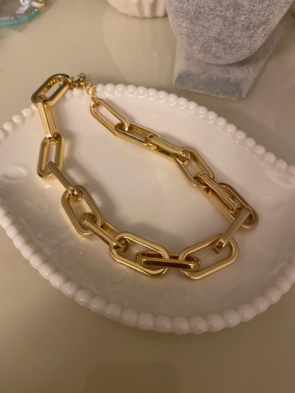 ✨ Colar Dourado de Elos – Moderno, Versátil e Sofisticado