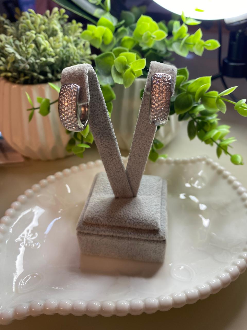 Brinco Argola Cravejado – Elegância que ilumina seu olhar ✨