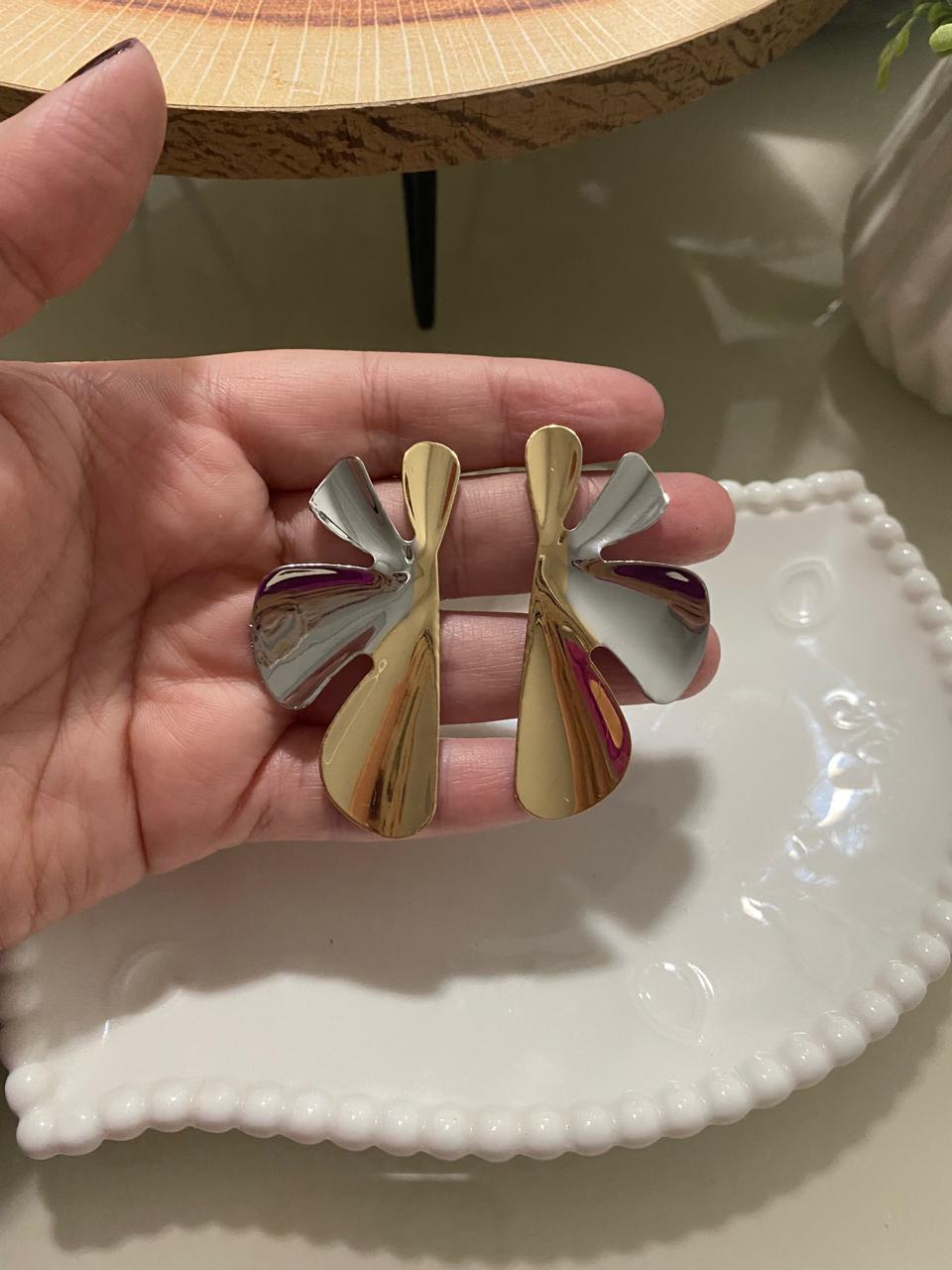 Brinco Folheado duplo banho - prata e dourado