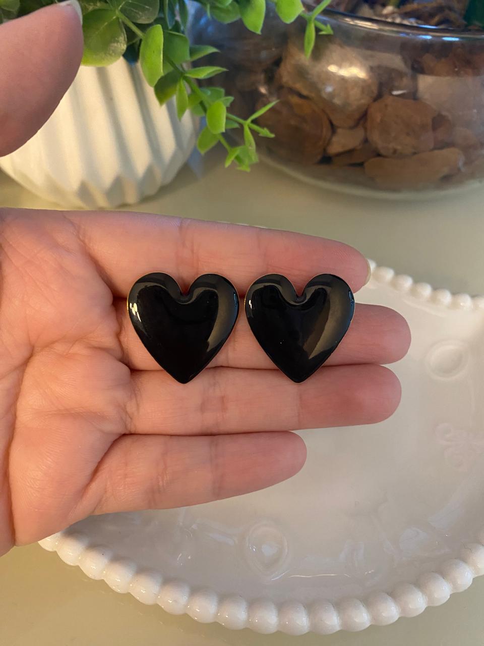 🤍🖤❤️ Brinco Coração Resin