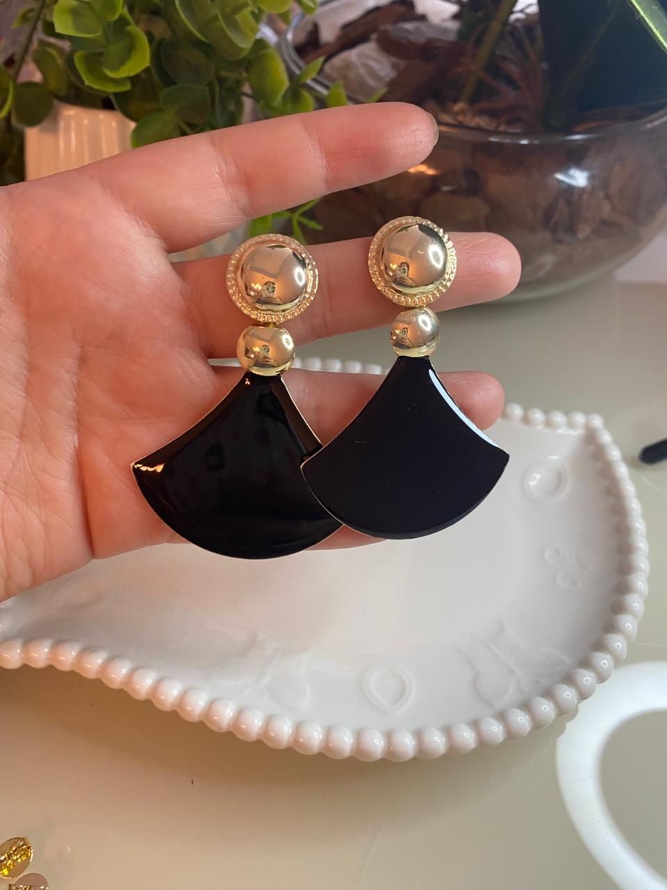 ✨ Brinco Leque Glam – Moderno, imponente e cheio de personalidade