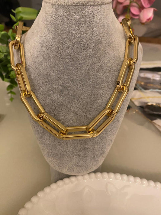 ✨ Colar Dourado de Elos – Moderno, Versátil e Sofisticado