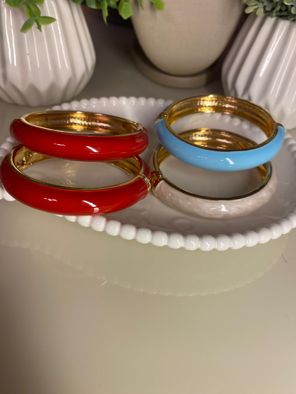 Bracelete Esmaltado Donna: O Toque de Cor que Faltava