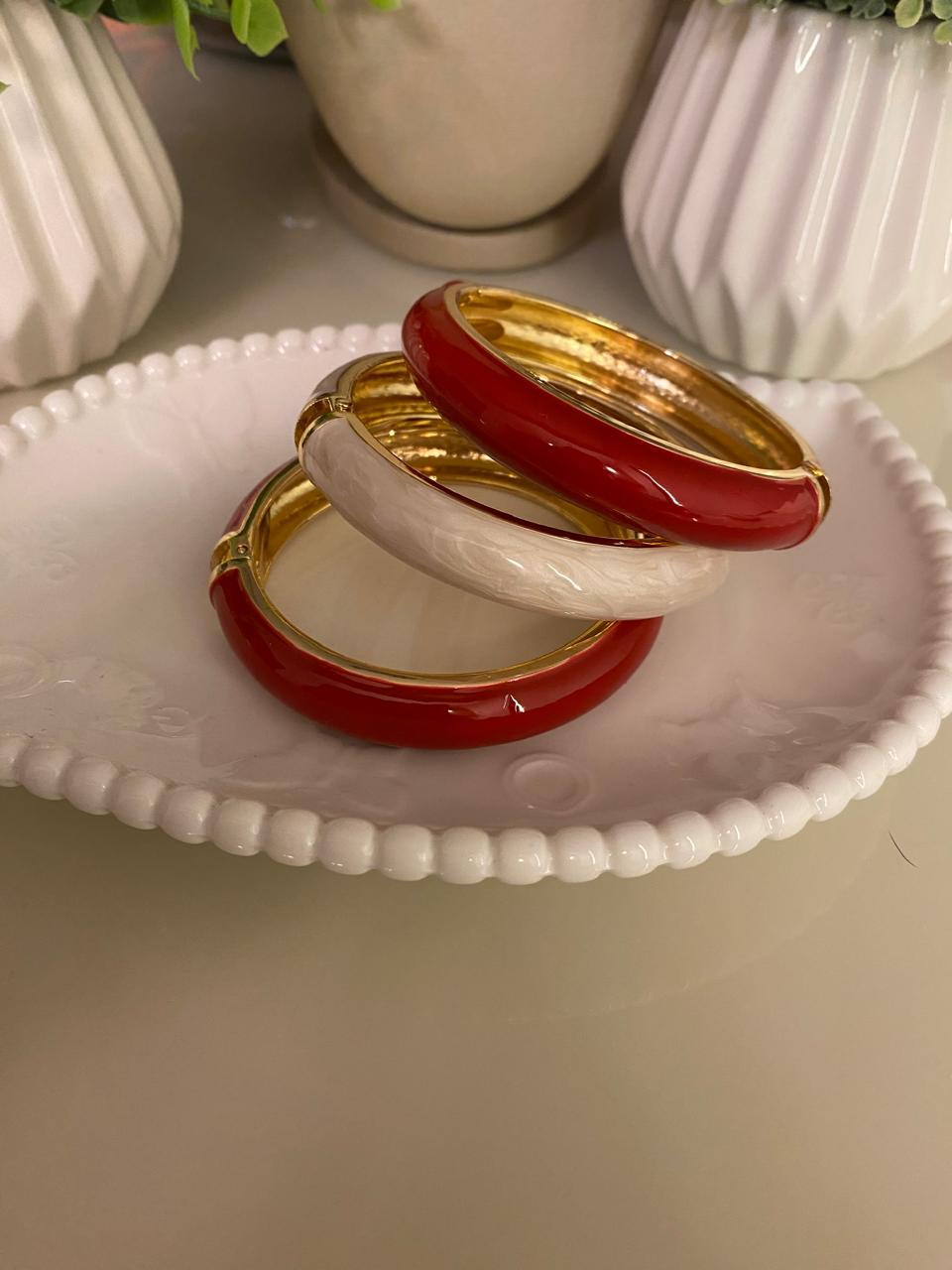 Bracelete Esmaltado Donna: O Toque de Cor que Faltava