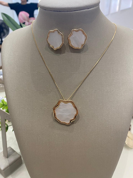 Conjunto de Colar e Brincos Orgânicos com Madrepérola