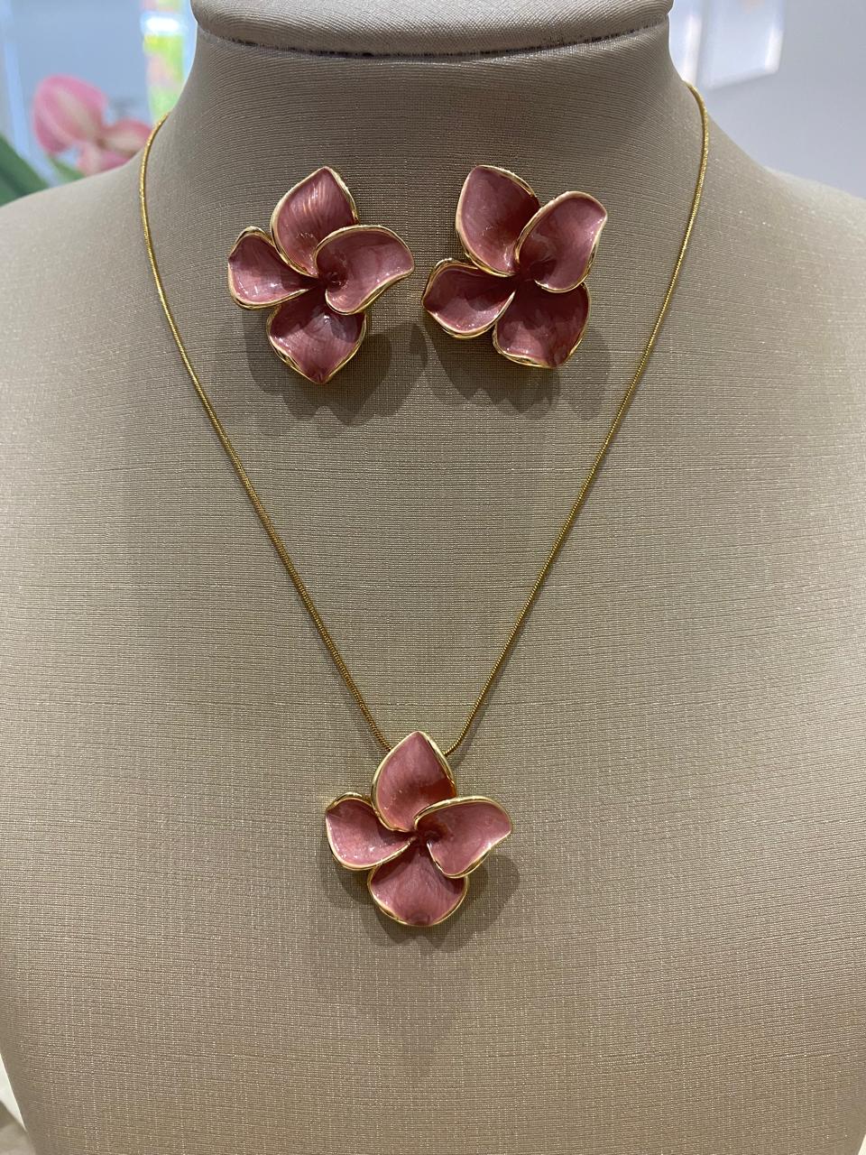 Conjunto Colar e Brincos Flor Esmaltado