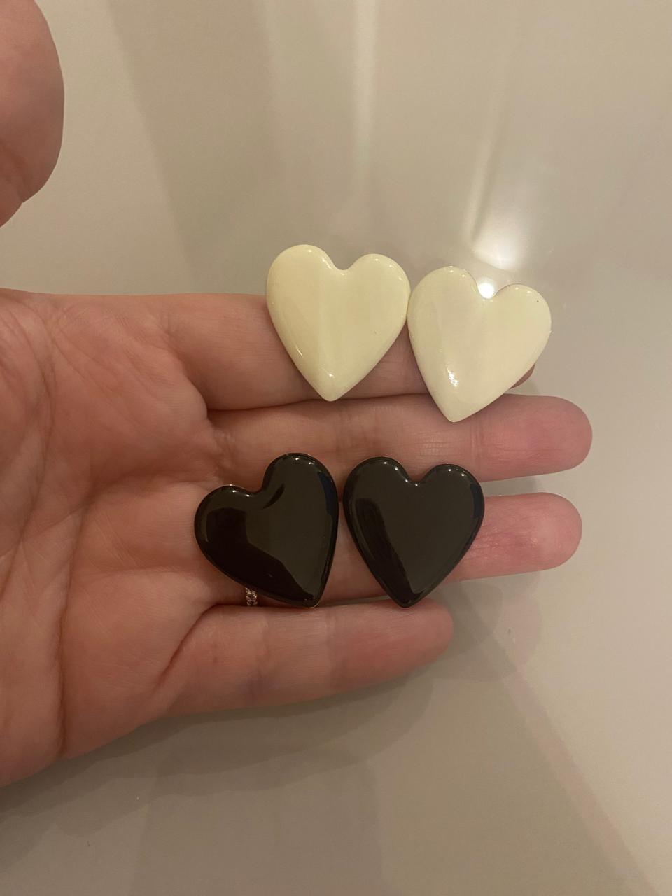 🤍🖤❤️ Brinco Coração Resin