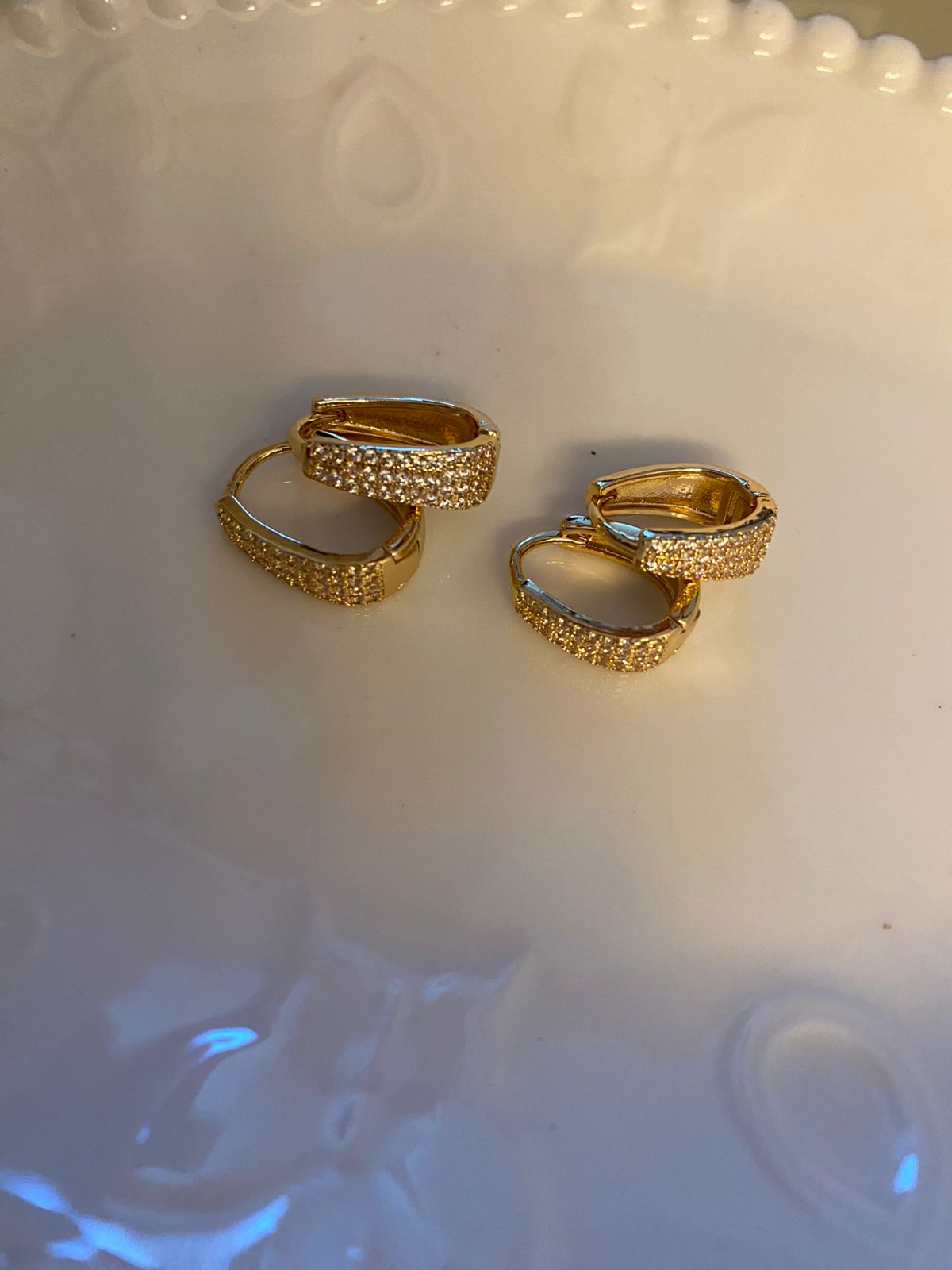✨Argola Retangular Bold – Banho de Ouro e Zircônias